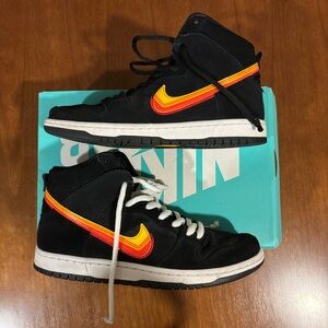 Truck It x Nike dunk high. Size 9